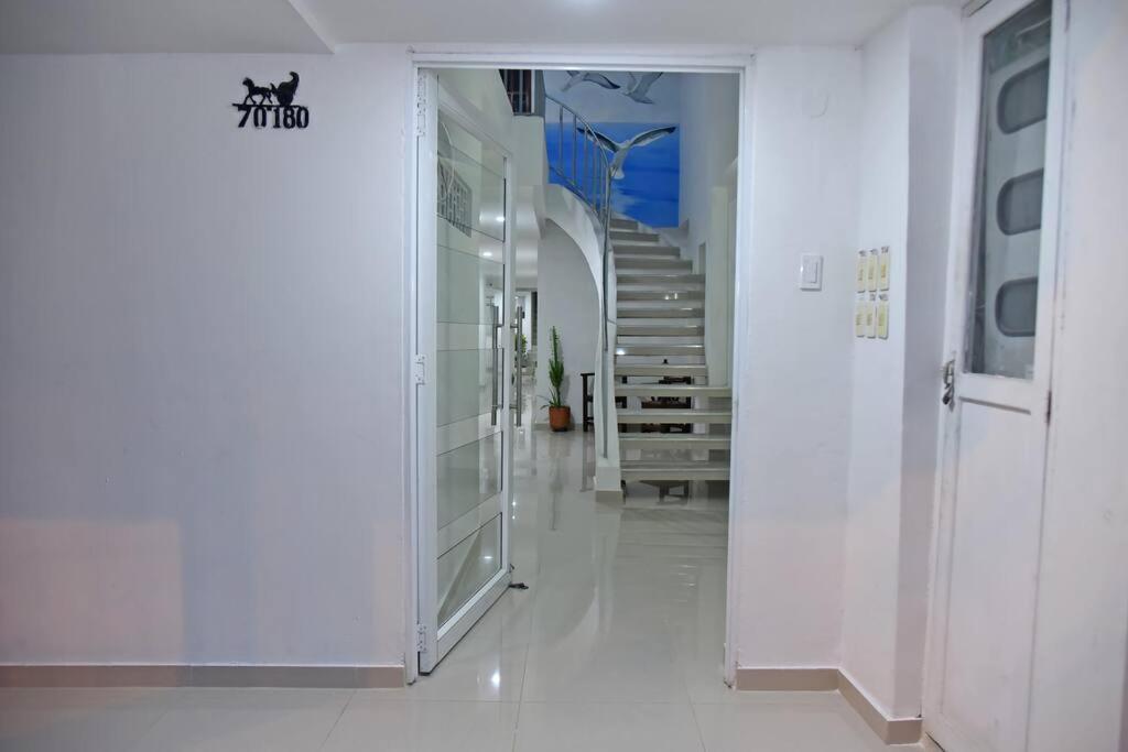 Modern 2Br Apartment Walking Distance From Airport Cartagena Exterior photo